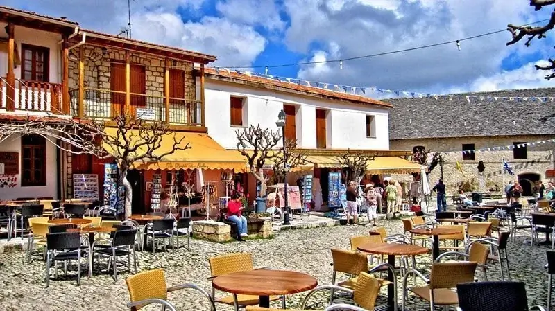 בתי קפה בטיול בכפר אומודוס